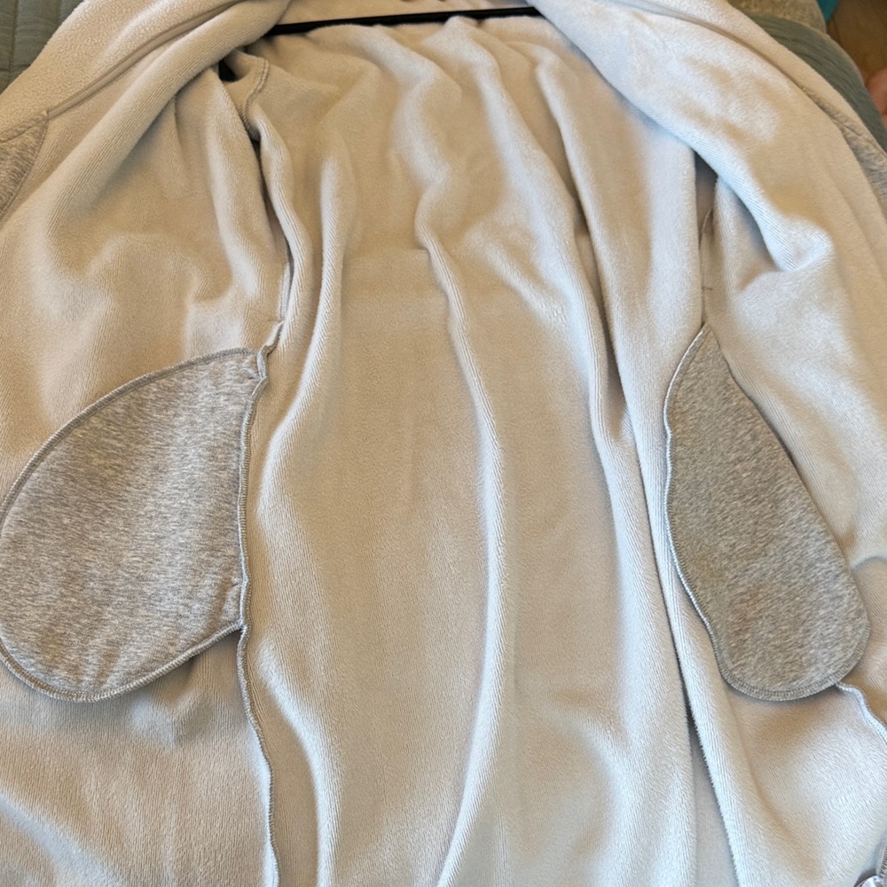 UGG Soft Gray Robe - Picture 6 of 9
